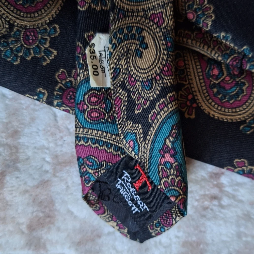 THE HUB LTD NORTH CAROLINA BY ROBERT TALBOTT Paisley Silk Tie
